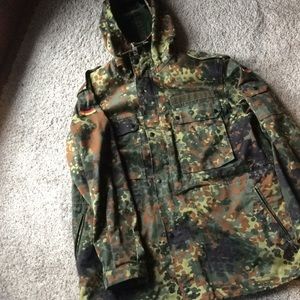 German camo army jacket. Fits like large.